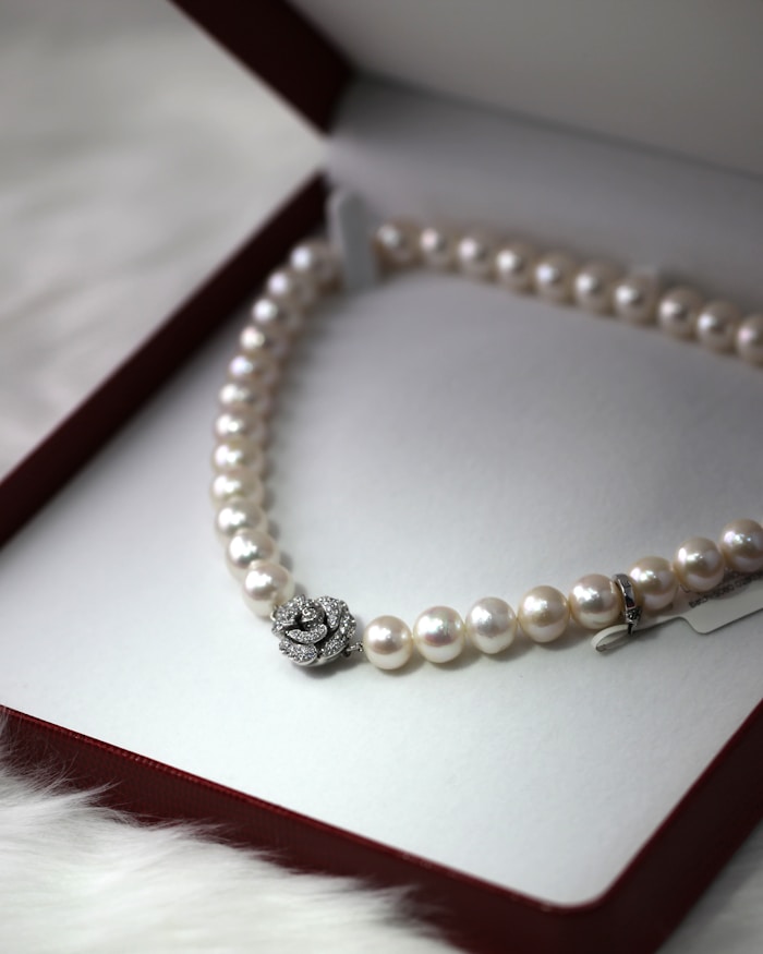 Gold jewellery craftsmanship at Taroshah Jewellers